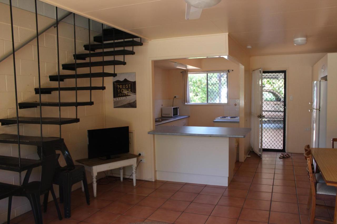 Pippies Beachhouse Backpackers Rainbow Beach Exterior photo